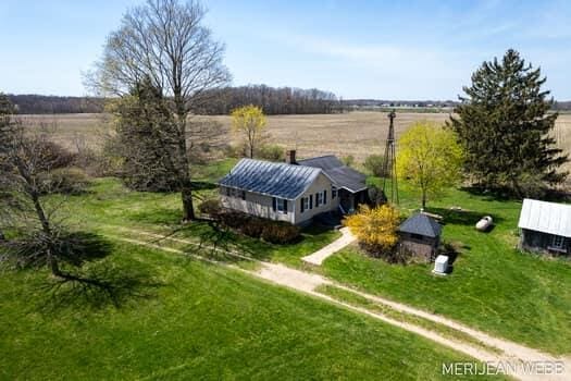 birds eye view of property with a rural view