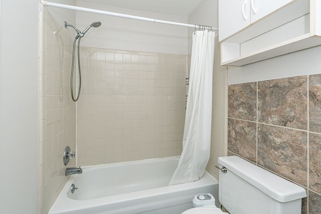 full bath featuring shower / bathtub combination with curtain and toilet