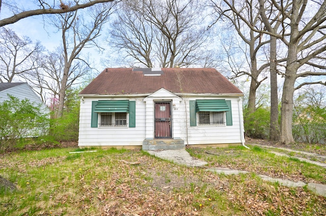 bungalow with a shingled roof