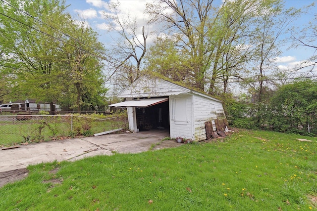 view of outdoor structure featuring an outbuilding