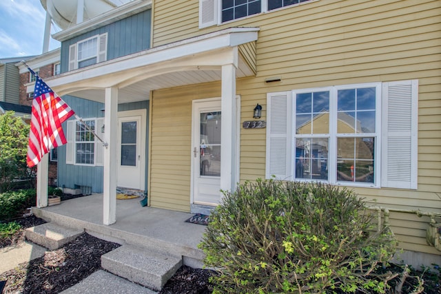 property entrance featuring a porch