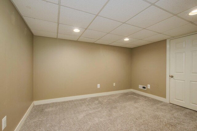 carpeted spare room featuring visible vents, recessed lighting, a paneled ceiling, and baseboards