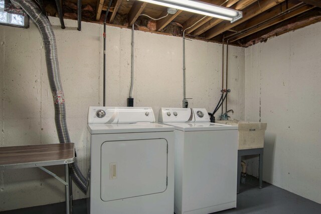 laundry area with laundry area and washer and clothes dryer