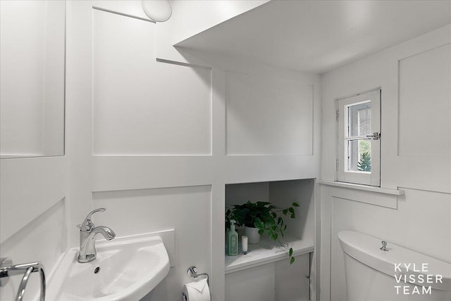 2630 Reeds Lake Ct SE, Grand Rapids, MI 49506 - bathroom with a sink and toilet