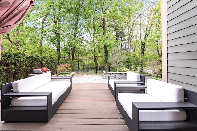 1614 Cambridge Rd, Ann Arbor, MI 48104 - deck with outdoor lounge area and fence