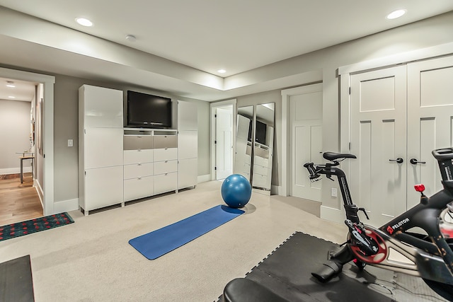 workout area featuring recessed lighting and baseboards