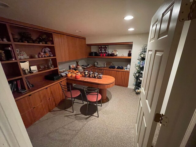 bar featuring recessed lighting