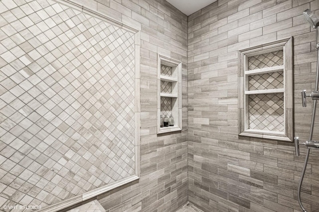 full bath with tiled shower
