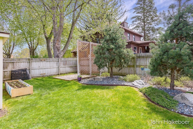view of yard featuring fence