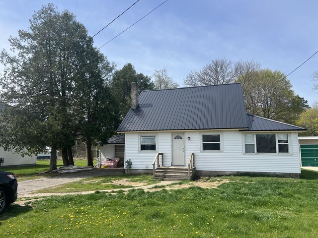 bungalow with a front lawn and metal roof
