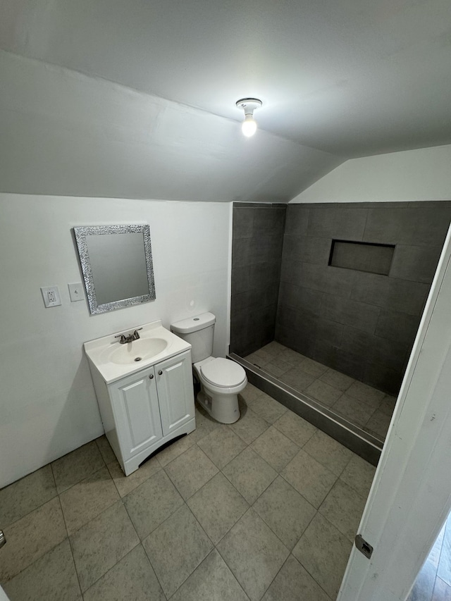 6209 Oldtown St, Detroit, MI 48224 - bathroom with vanity, a tile shower, toilet, and lofted ceiling