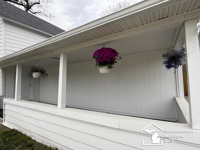 exterior space featuring a porch
