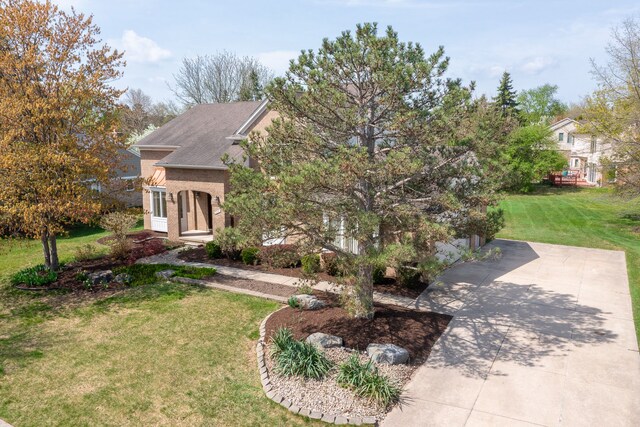 3351 Muerknoll Dr, Troy, MI 48084 - view of front facade with roof with shingles, driveway, and a front yard
