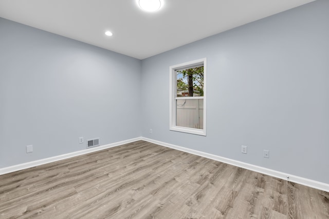 spare room featuring visible vents, recessed lighting, baseboards, and wood finished floors