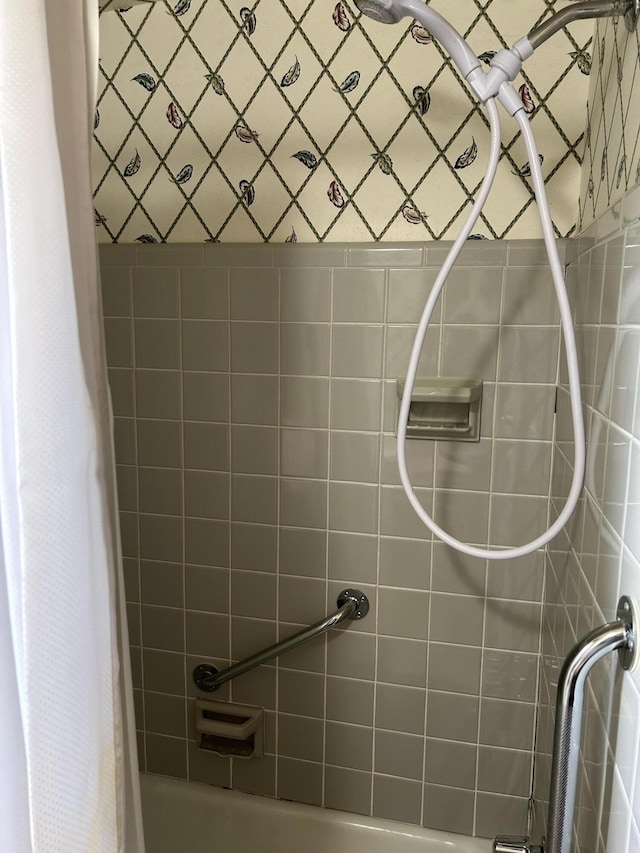 bathroom featuring shower / tub combo with curtain