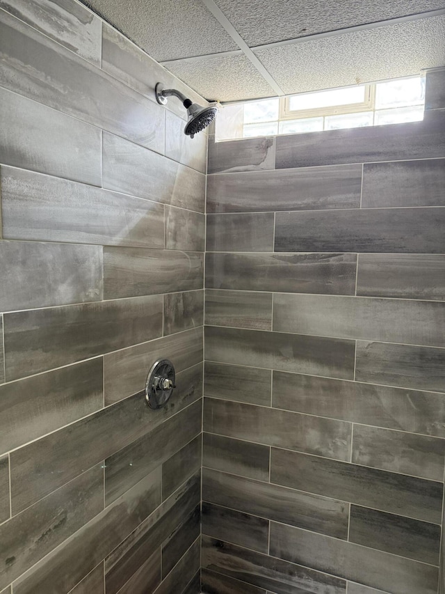 bathroom featuring a tile shower