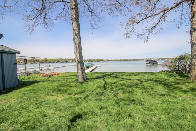 view of yard featuring a water view