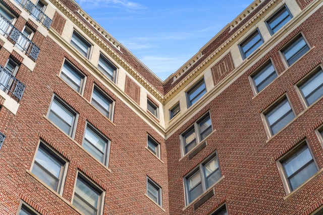 view of apartment building / complex