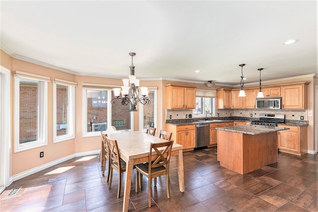 kitchen with an inviting chandelier, a center island, stainless steel appliances, tasteful backsplash, and visible vents