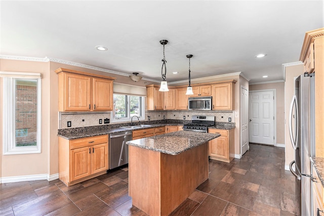 kitchen featuring stainless steel appliances, baseboards, recessed lighting, and a center island