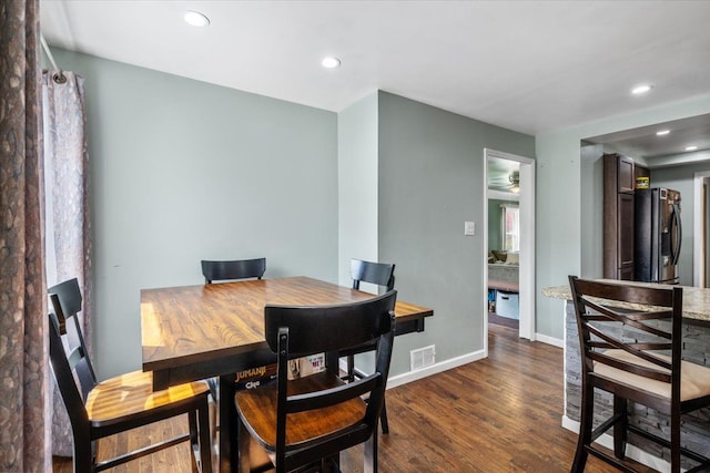 dining room with recessed lighting, baseboards, a ceiling fan, dark wood-type flooring, and visible vents