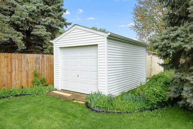 2796 Eagle Harbor Ave, Portage, MI 49024 - garage with fence