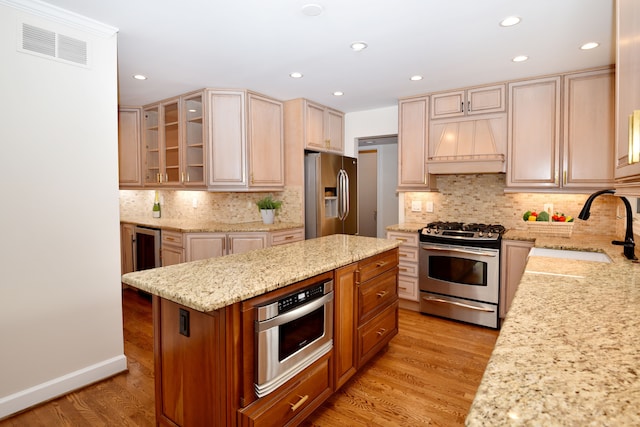 32824 Outland Trl, Bingham Farms, MI 48025 - kitchen featuring visible vents, custom range hood, a sink, light wood-style floors, and stainless steel appliances