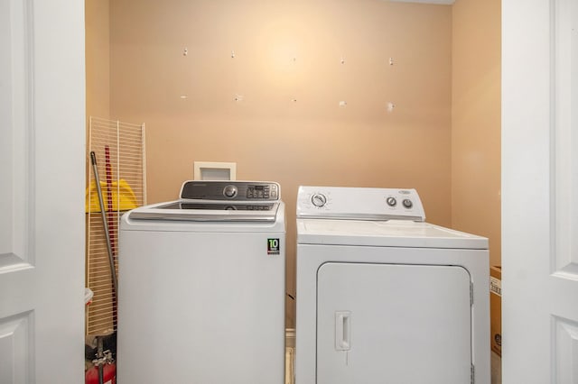 15000 Tiara Ave, Monroe, MI 48161 - laundry room featuring washer and dryer