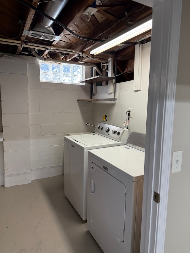 800 Cambridge Rd, Berkley, MI 48072 - washroom with washer and dryer