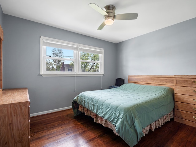 bedroom featuring dark wood-style flooring, baseboards, and a ceiling fan