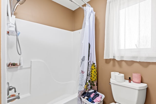 full bathroom with shower / bathtub combination with curtain and toilet