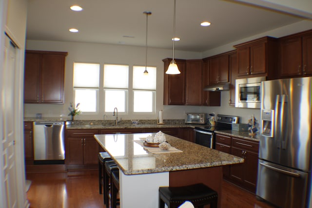 kitchen with under cabinet range hood, stainless steel appliances, recessed lighting, and a sink