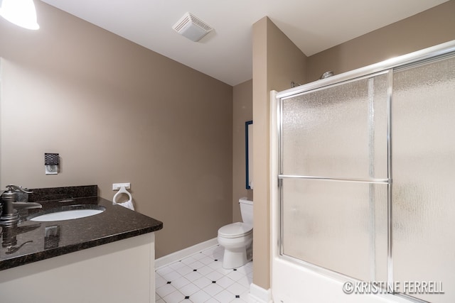 full bath featuring visible vents, vanity, toilet, baseboards, and a shower with shower door
