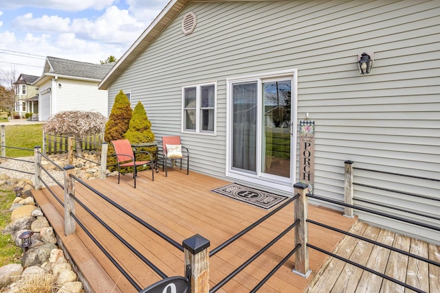 220 Nottingham Dr, Brooklyn, MI 49230 - deck with fence