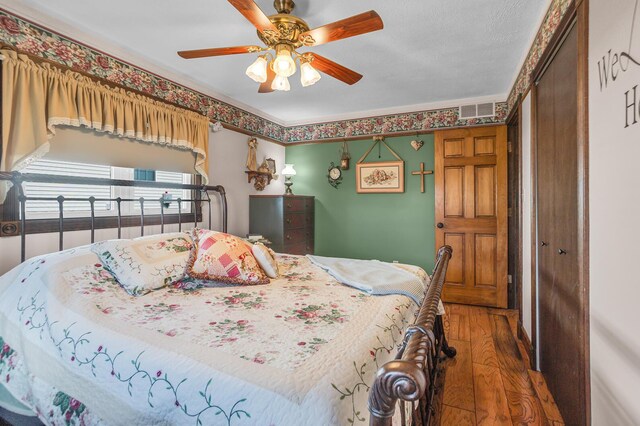 220 Nottingham Dr, Brooklyn, MI 49230 - bedroom with ceiling fan, wood-type flooring, a closet, and visible vents
