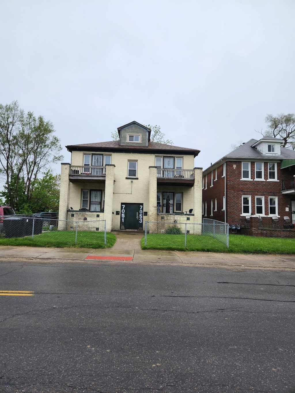 multi unit property with fence and a balcony