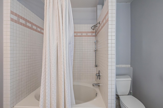 bathroom featuring shower / bath combo with shower curtain and toilet