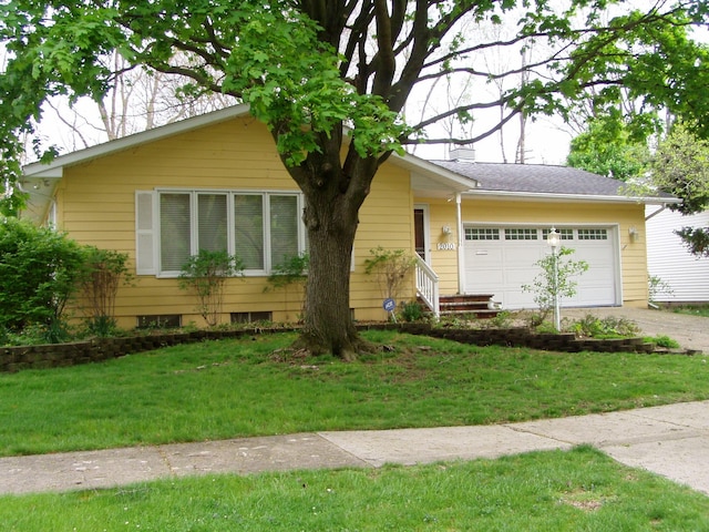 view of front of property featuring an attached garage, a front lawn, and driveway