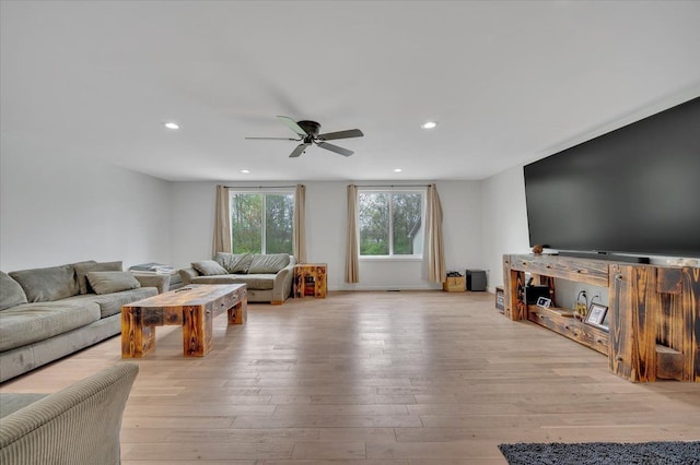 living area featuring a ceiling fan, light wood-style floors, and recessed lighting