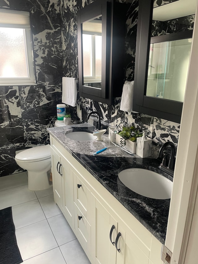 11916 Geoffry Dr, Warren, MI 48093 - bathroom with toilet, wallpapered walls, a sink, and tile patterned flooring