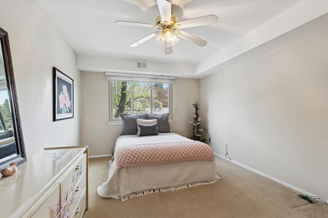 bedroom with carpet floors, baseboards, visible vents, and ceiling fan