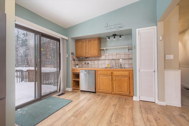 921 Fourth St, Pullman, MI 49450 - bar featuring a sink, decorative backsplash, light wood-type flooring, stainless steel dishwasher, and visible vents