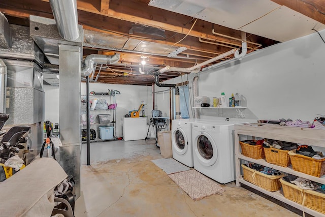 laundry room with laundry area and washing machine and dryer
