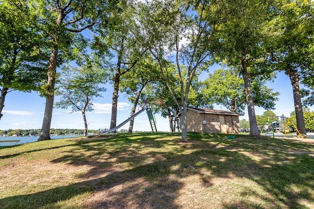 view of yard featuring a water view