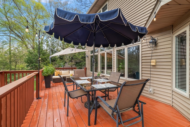 deck with outdoor lounge area and outdoor dining space