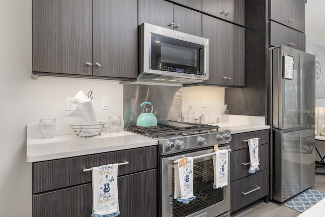 1049 Hampton Cir Unit 44, Detroit, MI 48207 - kitchen with light countertops, stainless steel appliances, and light wood-style flooring