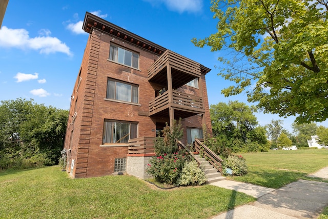 109 Leicester Ct, Detroit, MI 48202 - view of front of property with brick siding, a balcony, and a front lawn