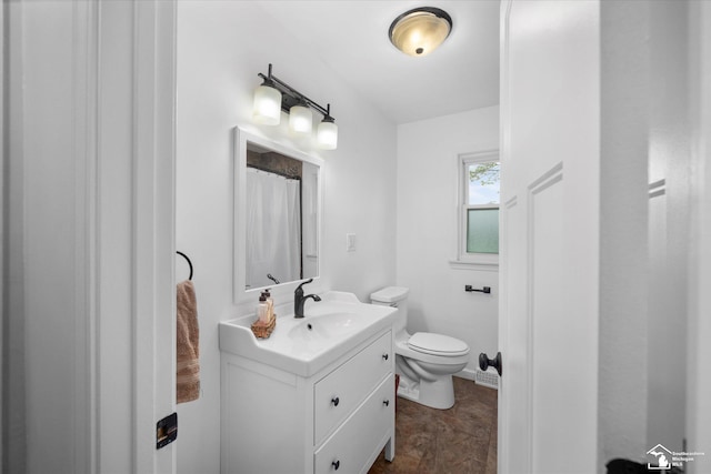 485 W Samaria Rd, Temperance, MI 48182 - full bath featuring vanity, toilet, and curtained shower