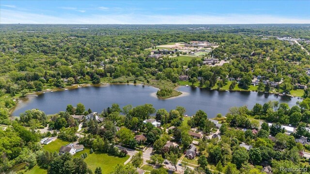 62 Robertson Ct, Clarkston, MI 48346 - bird's eye view of a heavily wooded area and a large body of water