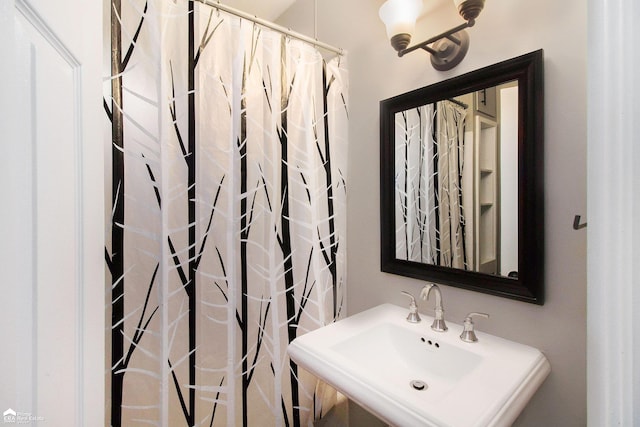 187 S Saginaw St, Montrose, MI 48457 - full bath featuring a sink and curtained shower